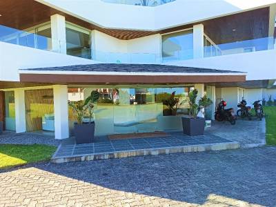 Apartamento de 2 dormitorios en suite, muy amplio y cómodo a metros de la playa.
Cuenta con servicio de playa y de mucama.
aprox. 100 mtrs2
Consulte con nuestros asesores.