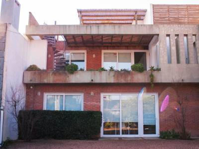 Apartamento en La Barra
Unidad de 2 Dormitorios, 2 Baños, 2 Suites, 3 camas
Cocina : Semi-Integrada, Living Comedor
Superficie : 80 m2
Consulte con nuestros asesores.
