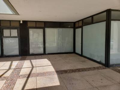 Bloque de Locales comerciales a la calle para alquilar en conjunto o individualmente