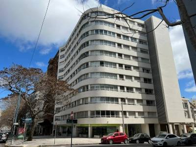 Venta Apartamento 2 Dormitorios en Aguada sobre Av. Libertador, moderno y con gran iluminacion 